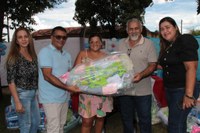 Vereadores Clébio e Amarildo participam de entrega de benefícios a população